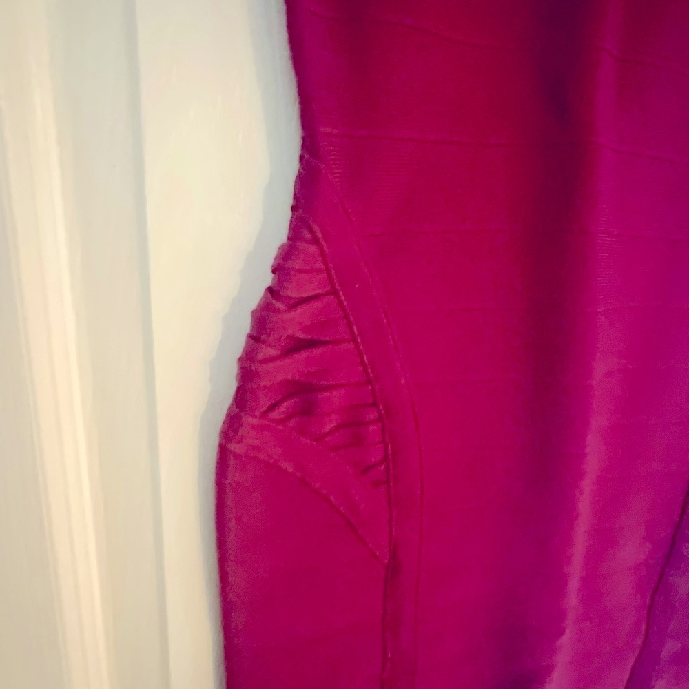 Guess Cranberry Stretch Mini Dress Size Medium NWOT - Picture 4 of 4